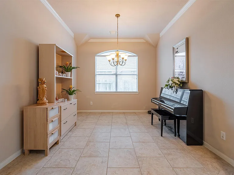 13815 Normandy Ct — Photo 5
