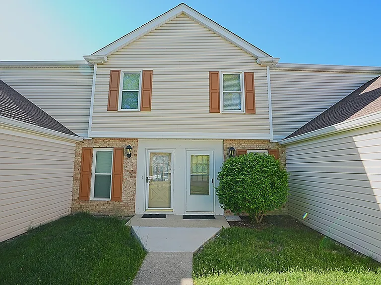 2684 Waterford Ct — Photo 2