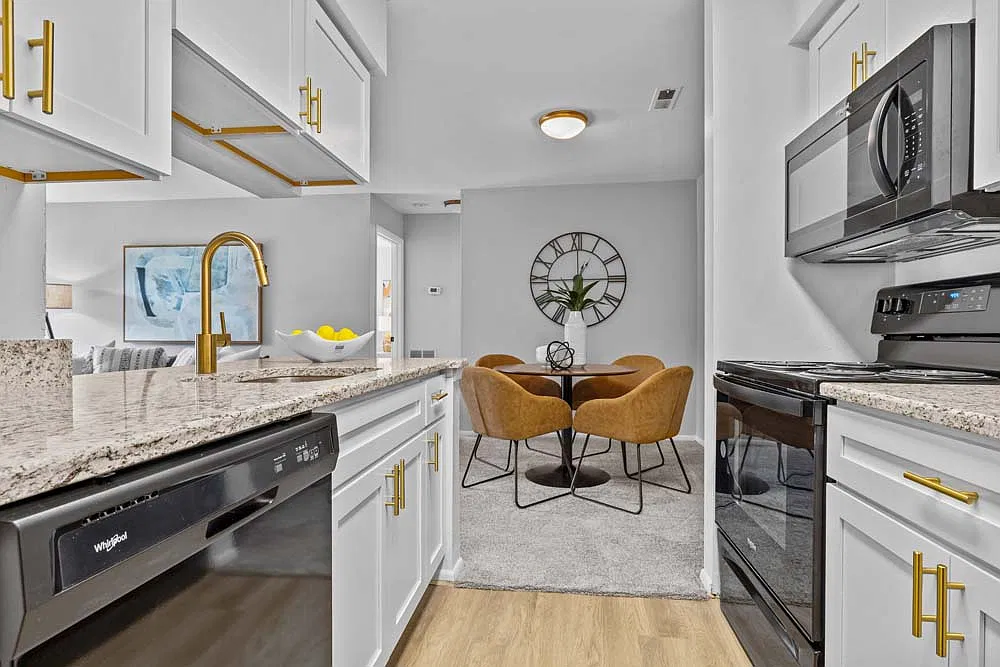 Runaway Bay Apartments — Photo 4