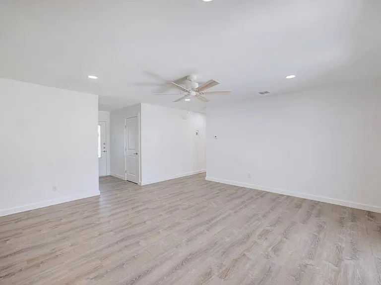 801 Salem Ln — Photo 15