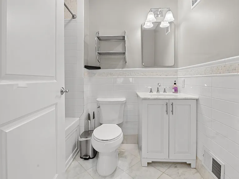 200 Laird Ave #101 — Photo 21