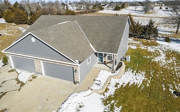 4th image of 161 S Whilshire Dr