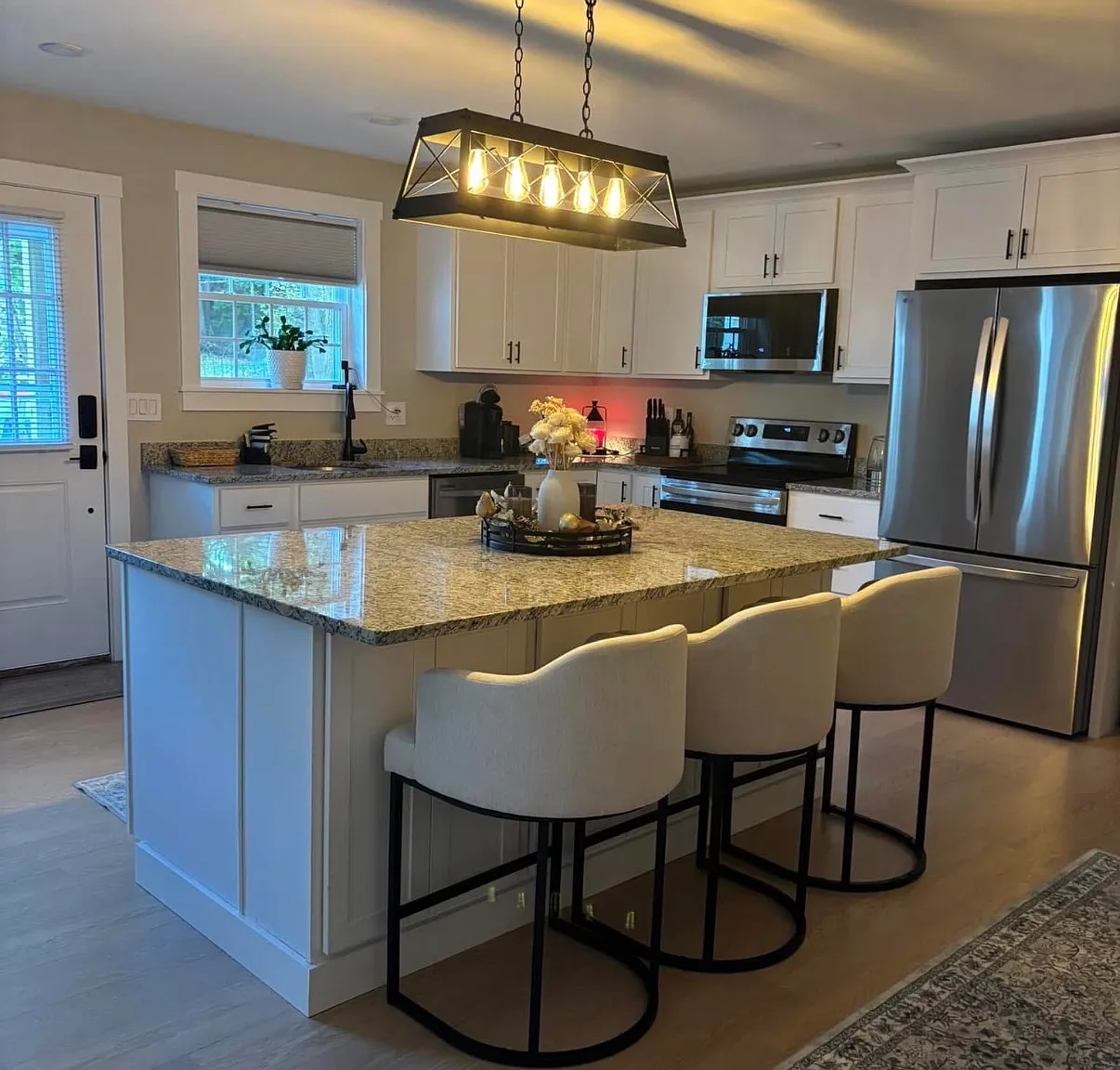 3 bed, 1035 sqft, $2,700 — Photo 3