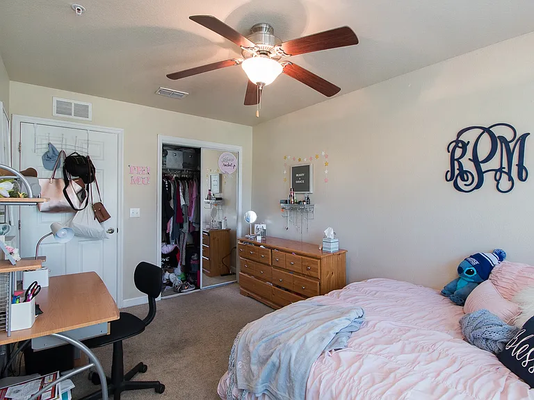 921 SW Depot Ave #212 — Photo 8