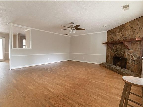 2nd image of 153 Spring Valley Cir