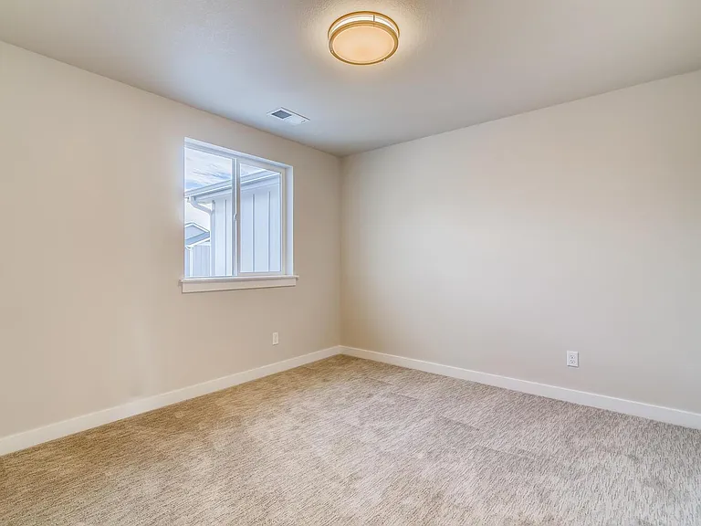 294 E Chestnut St #2 — Photo 11