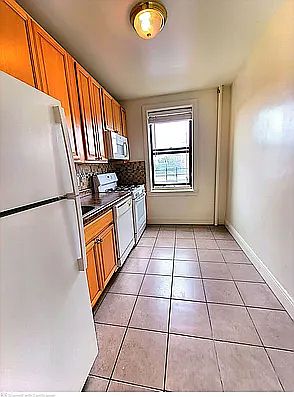 4th image of 490 E 23rd St #55