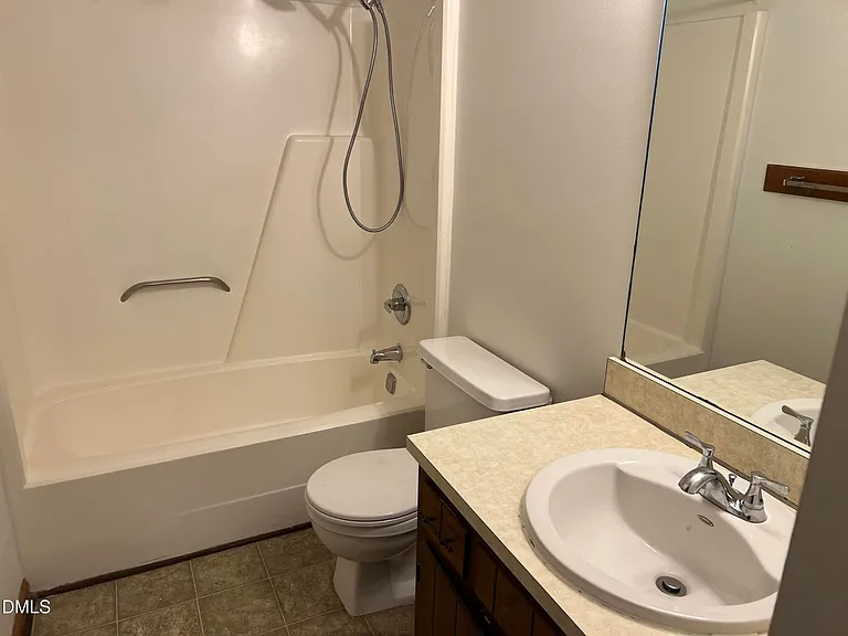 4401 Bleeker Ct — Photo 10