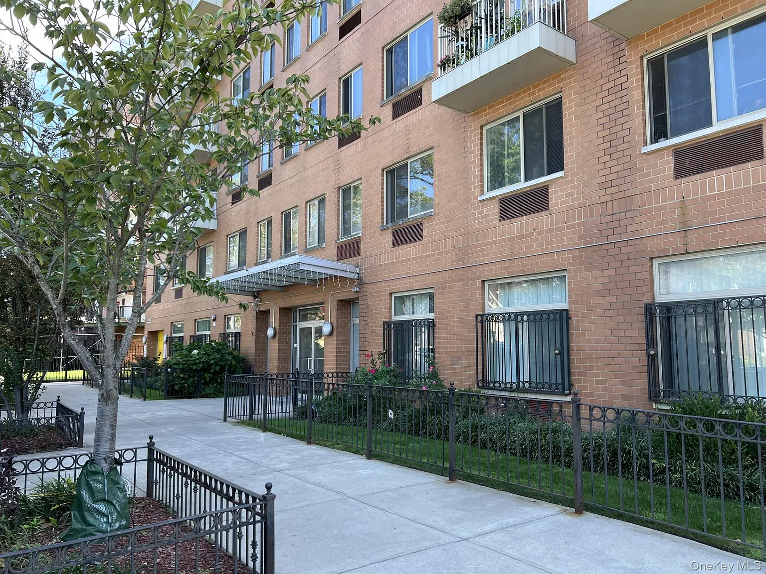 2 bed, 1.0 bath, 899 sqft, $3,150 — Photo 1