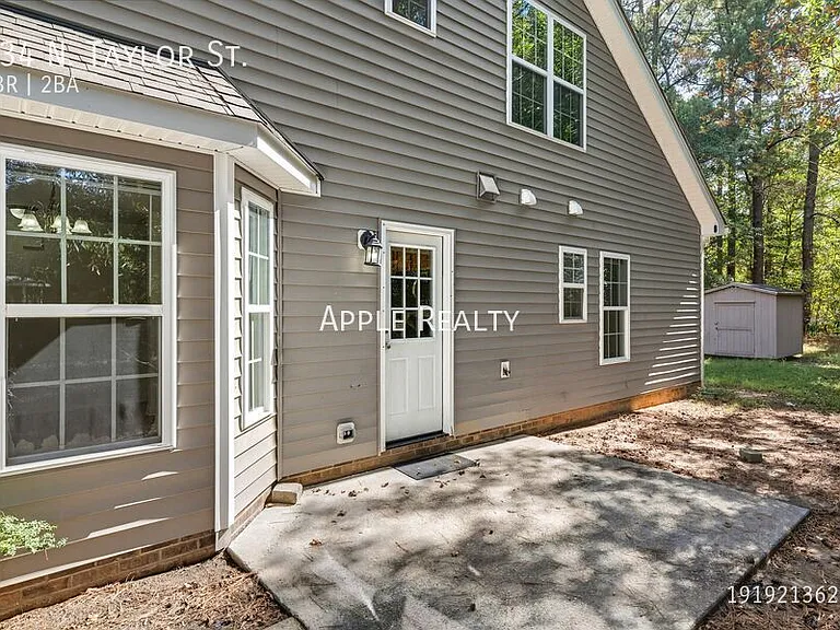 834 N Taylor St — Photo 12