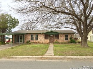 605 Olive St, Jourdanton, TX 78026