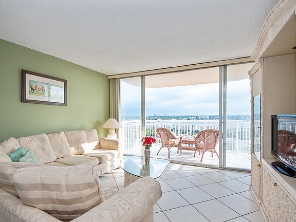 2nd image of 18041 Biscayne Blvd APT 1603