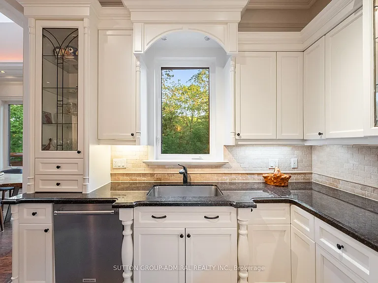 35 Wentworth Ave — Photo 15