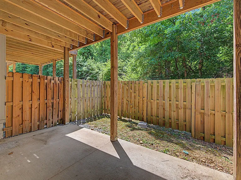 221 Stonecrest Cir — Photo 49