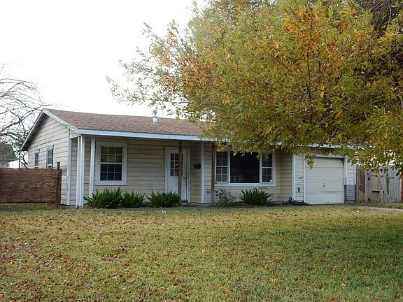 3rd image of 1725 Wayside Dr