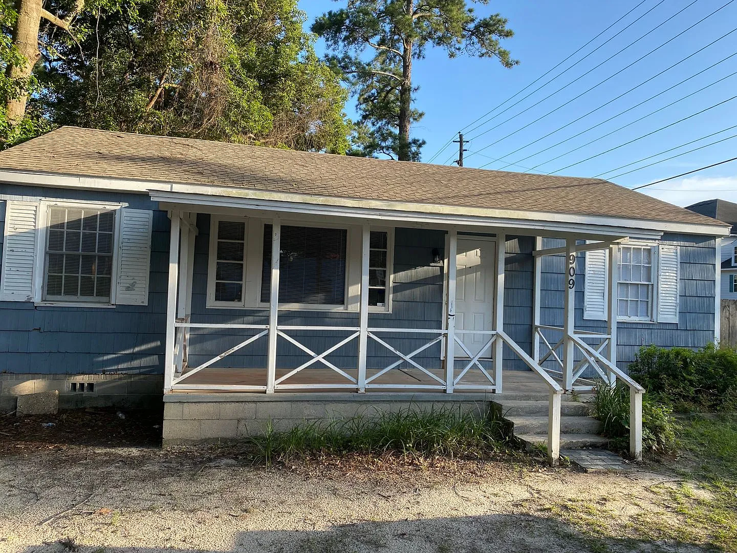 Charming 3BR/1BA Home Near VSU w/ Upgraded Kitchen & Hardwood Floors! — Photo 1