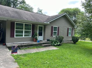 169 Back St, Campton, KY 41301