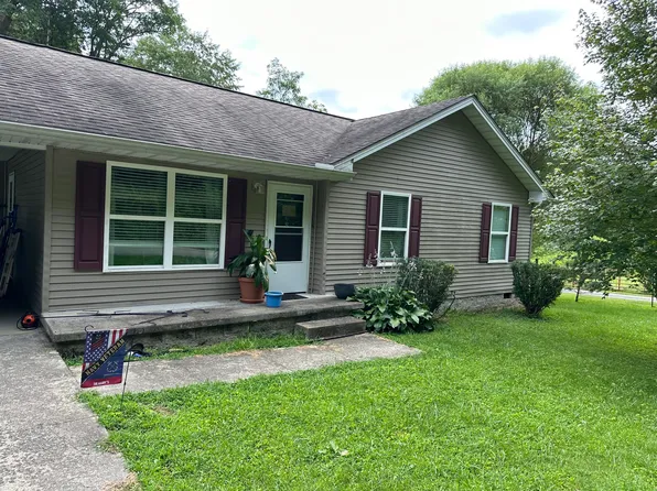 169 Back St, Campton, KY 41301