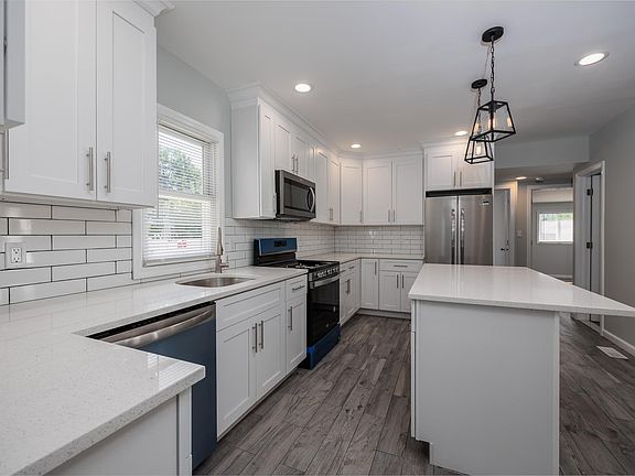2nd image of 81 Lynbrook Ave Floor 1