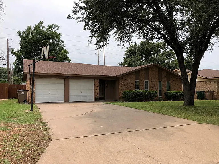 3869 Honeysuckle Ln — Photo 2