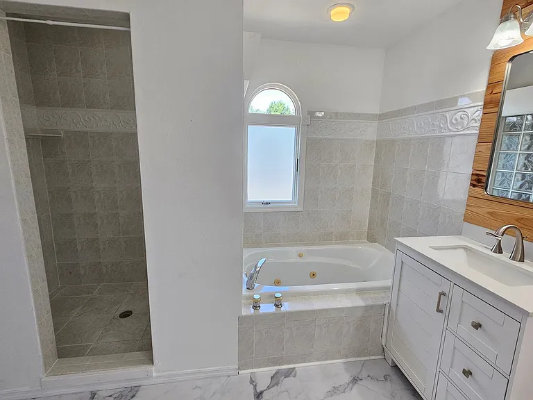 341 Bayshore Dr — Photo 37