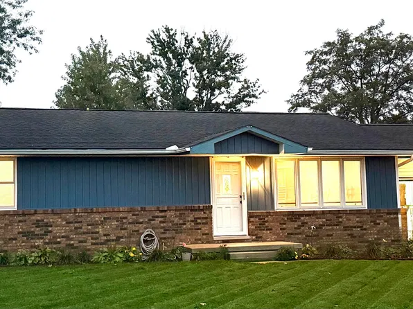 305 W 3rd Ave, Deer Creek, IL 61733