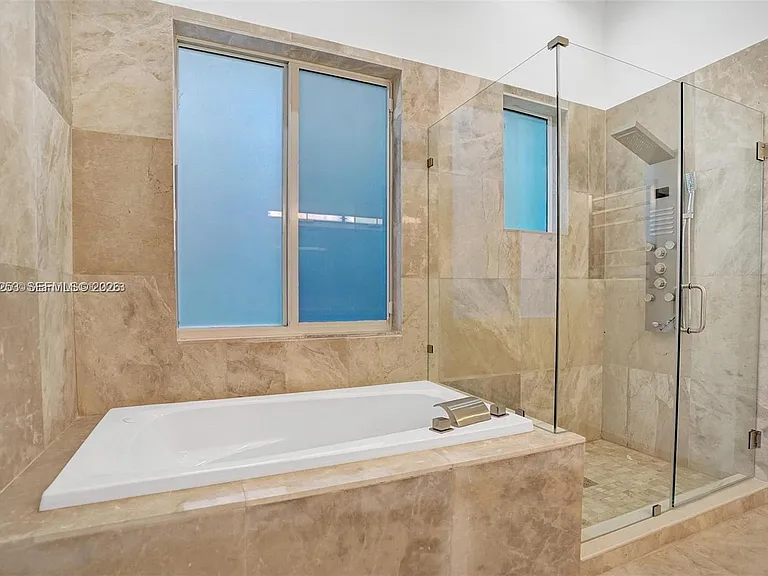 1759 SW 30th Pl — Photo 55