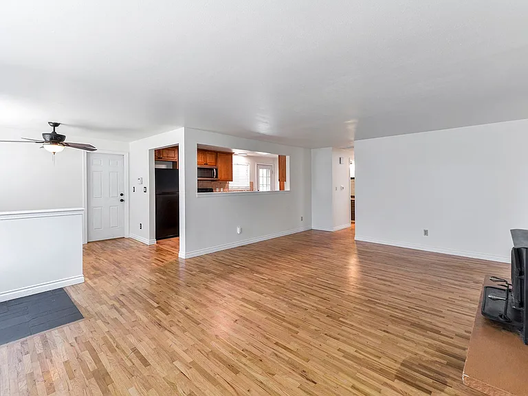 1516 Jones Ave NE — Photo 6