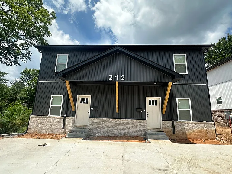 212 S Park St — Photo 22