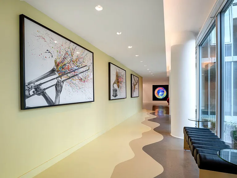 Gallery 64 — Photo 15