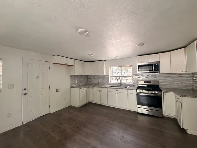 Building Photo - 9387 Quercus Ln