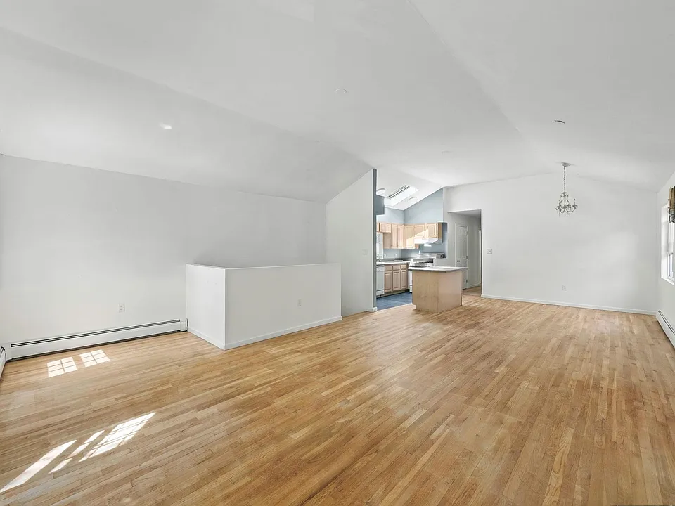 132 Morris St #2