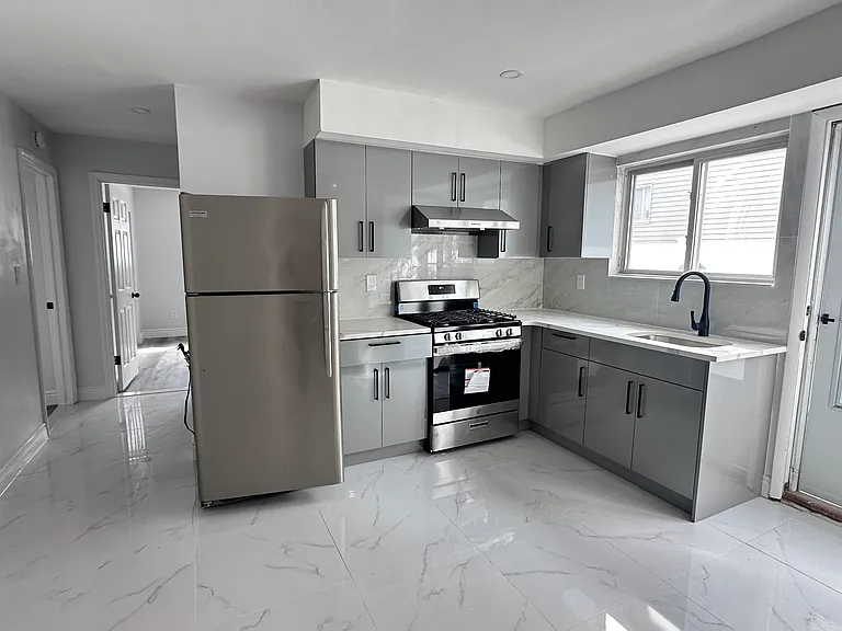 16 Bowling Green Pl #1 — Photo 1