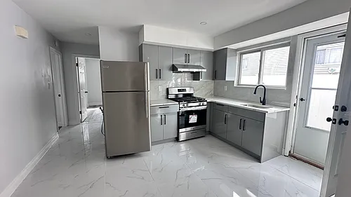 16 Bowling Green Pl #1 Photo 1
