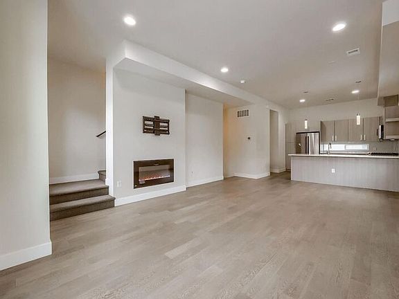 4th image of 3046 N Wilson Ct Unit 1