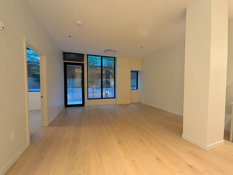 2871 SE Division St — Photo 24