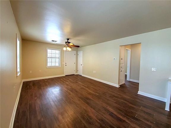 5th image of 120 S Oak Ave