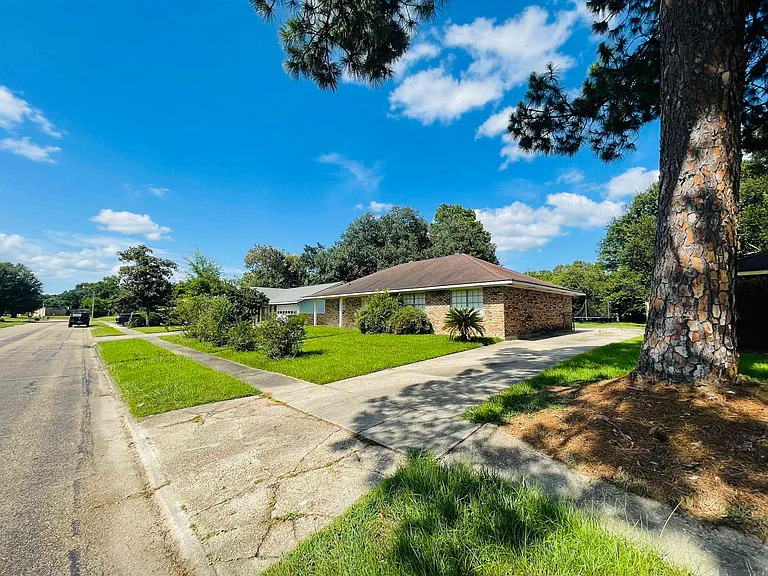4036 Ridgemont Dr — Photo 3