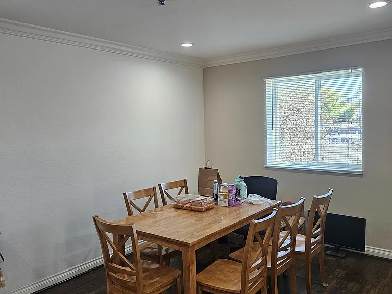 3519 S Budlong Ave — Photo 6