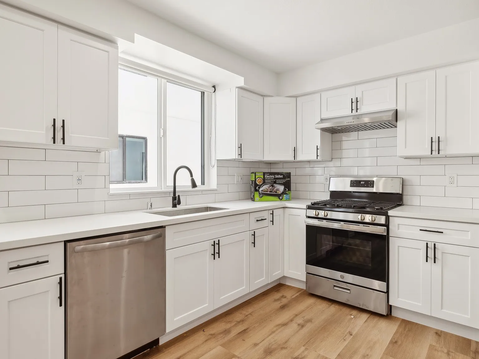 1638 N Soto St — Photo 3