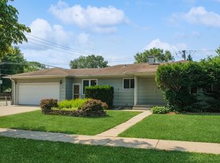 813 S Fletcher Dr, Wheeling, IL 60090