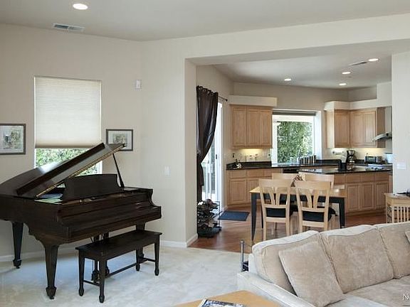 5th image of 388 Song Bird Way