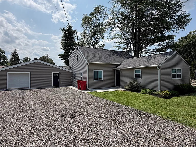 406 Elm St — Photo 1