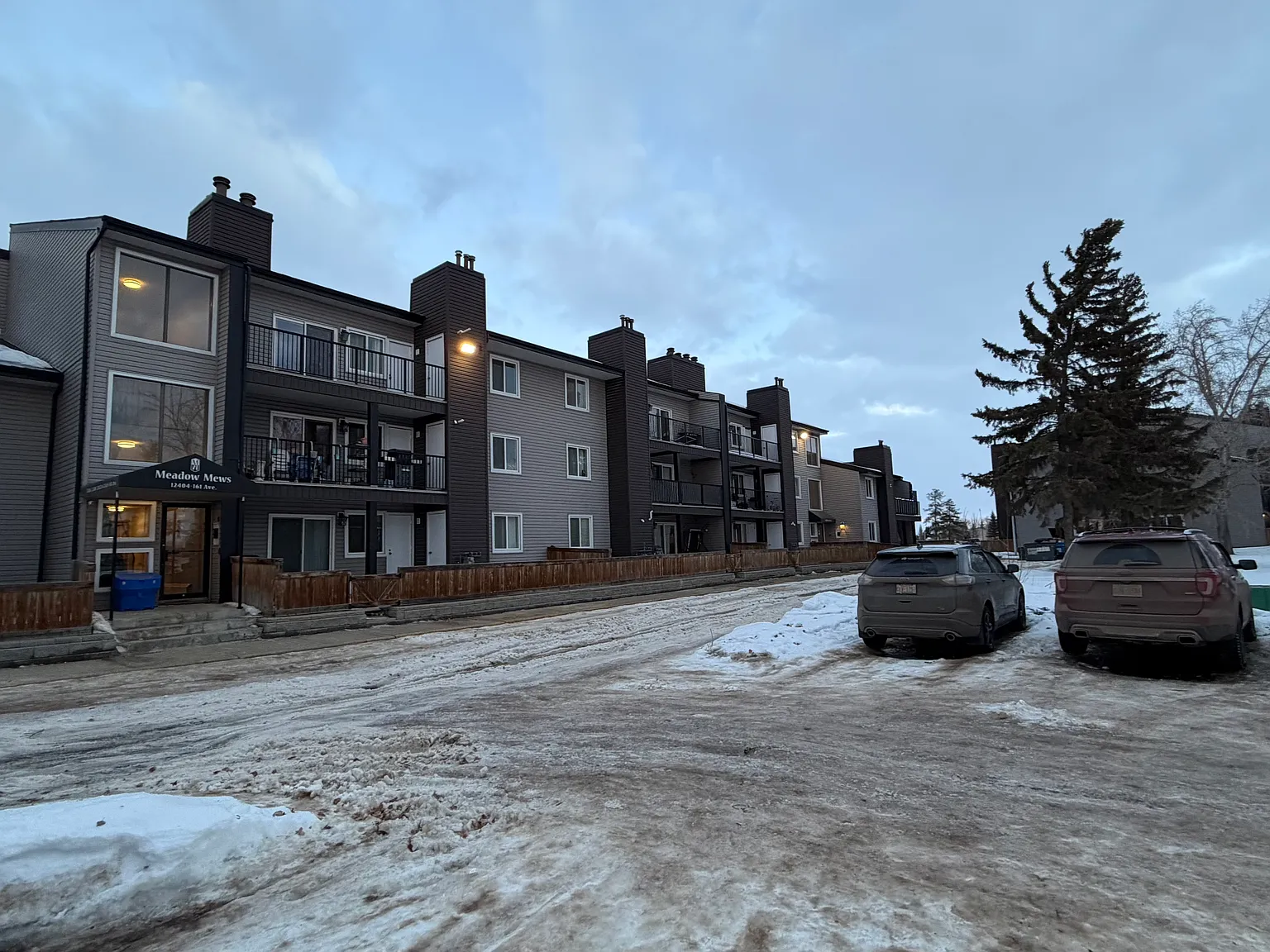 Meadow Mews Apartments — Photo 1