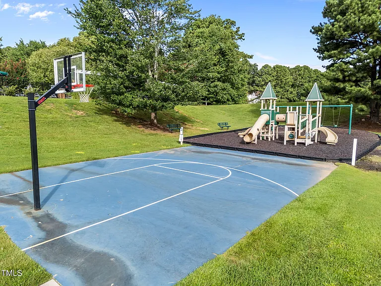 8516 Wheeling Dr — Photo 39