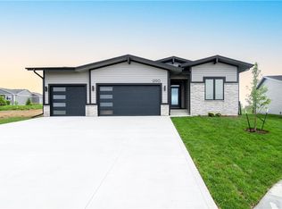 1290 S Radley St, West Des Moines, IA 50266