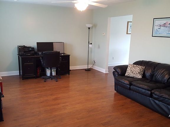 2nd image of 5 Banbury Dr