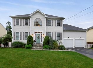 80 Whiting St, Cranston, RI 02920