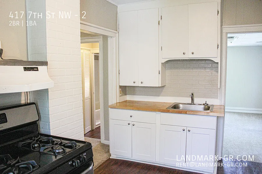 Upgraded 2 Bed / 1 Bath — Photo 2