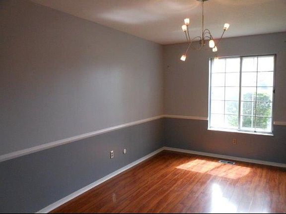 5th image of 862 Hoover Village Dr APT A